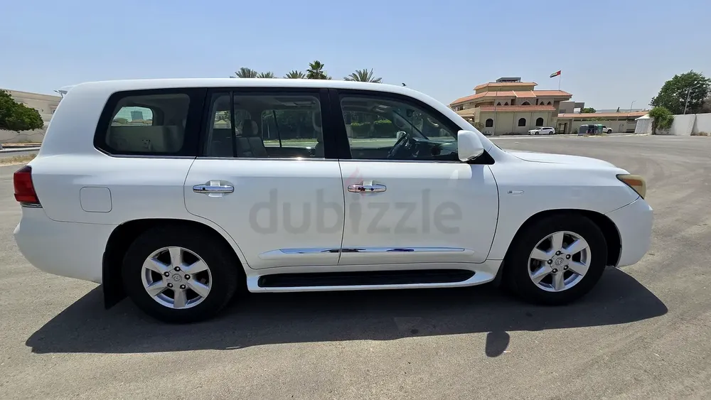 Lexus LX 570 2010 | GCC Specs | Pristine Condition - Image 8