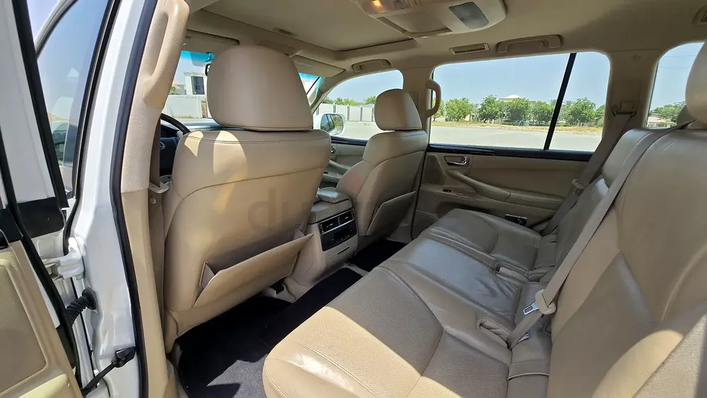 Lexus LX 570 2010 | GCC Specs | Pristine Condition - Image 9