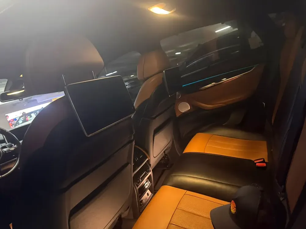 Pristine 2018 BMW X6 xDrive50i | GCC Specs | Full Service History - Image 11