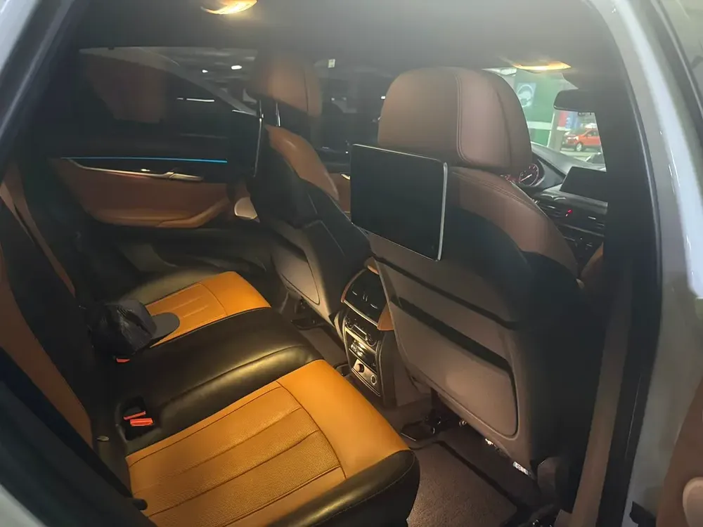 Pristine 2018 BMW X6 xDrive50i | GCC Specs | Full Service History - Image 12