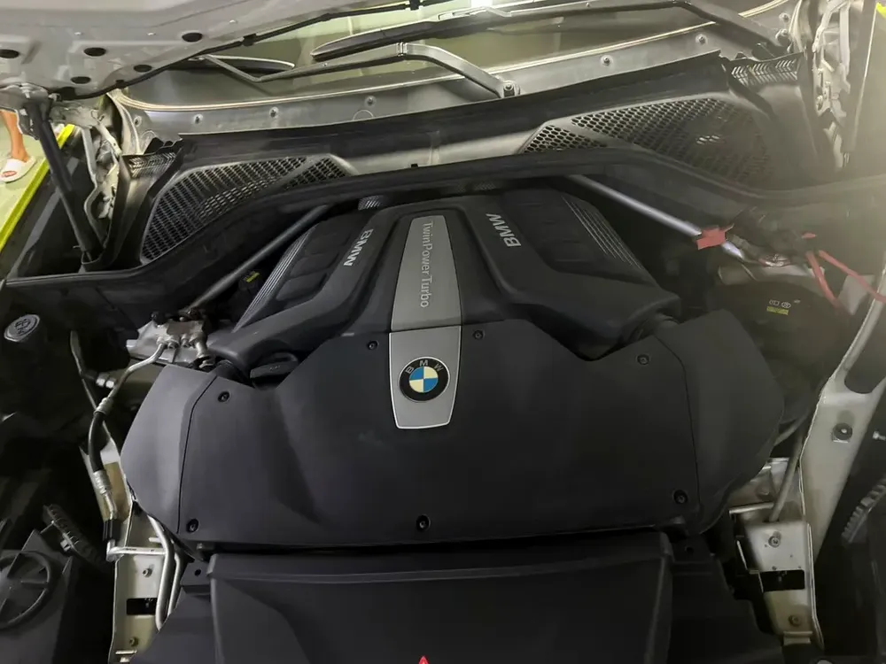 Pristine 2018 BMW X6 xDrive50i | GCC Specs | Full Service History - Image 13