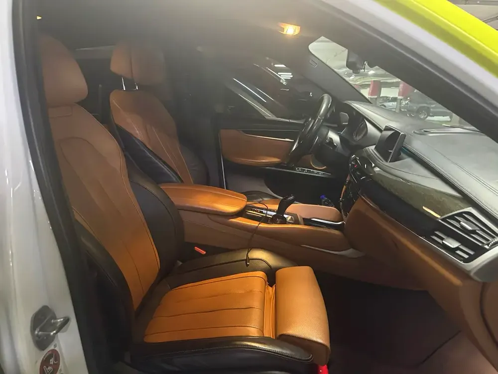 Pristine 2018 BMW X6 xDrive50i | GCC Specs | Full Service History - Image 7