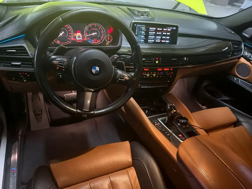 Pristine 2018 BMW X6 xDrive50i | GCC Specs | Full Service History - Image 9