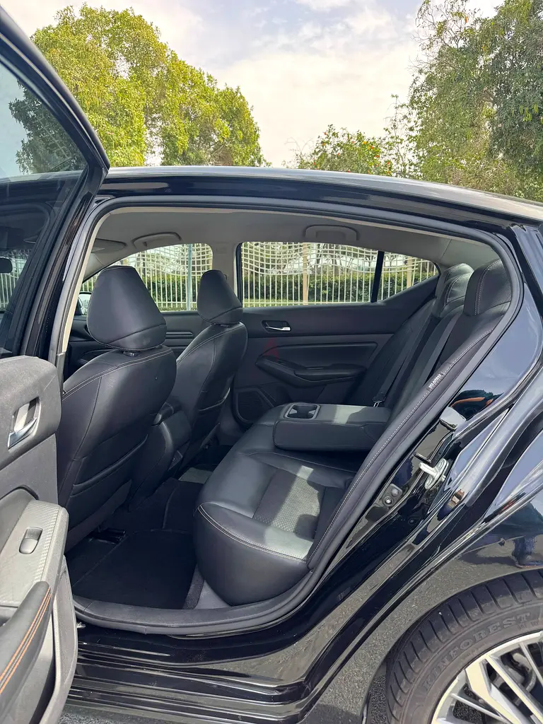 2020 Nissan Altima SR | Sport Edition | Fresh car - Image 11