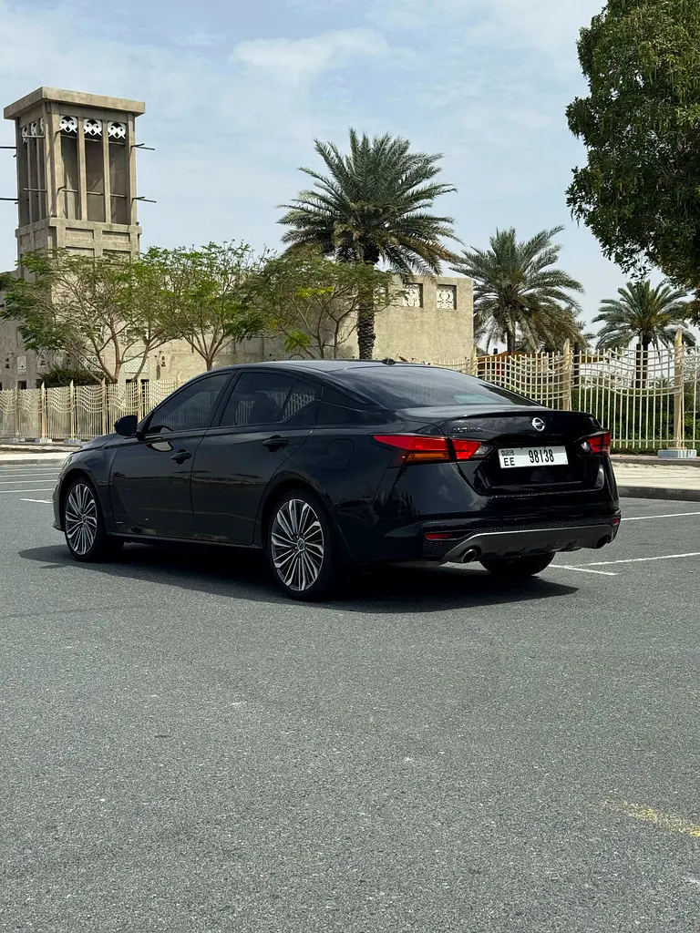 2020 Nissan Altima SR | Sport Edition | Fresh car - Image 4