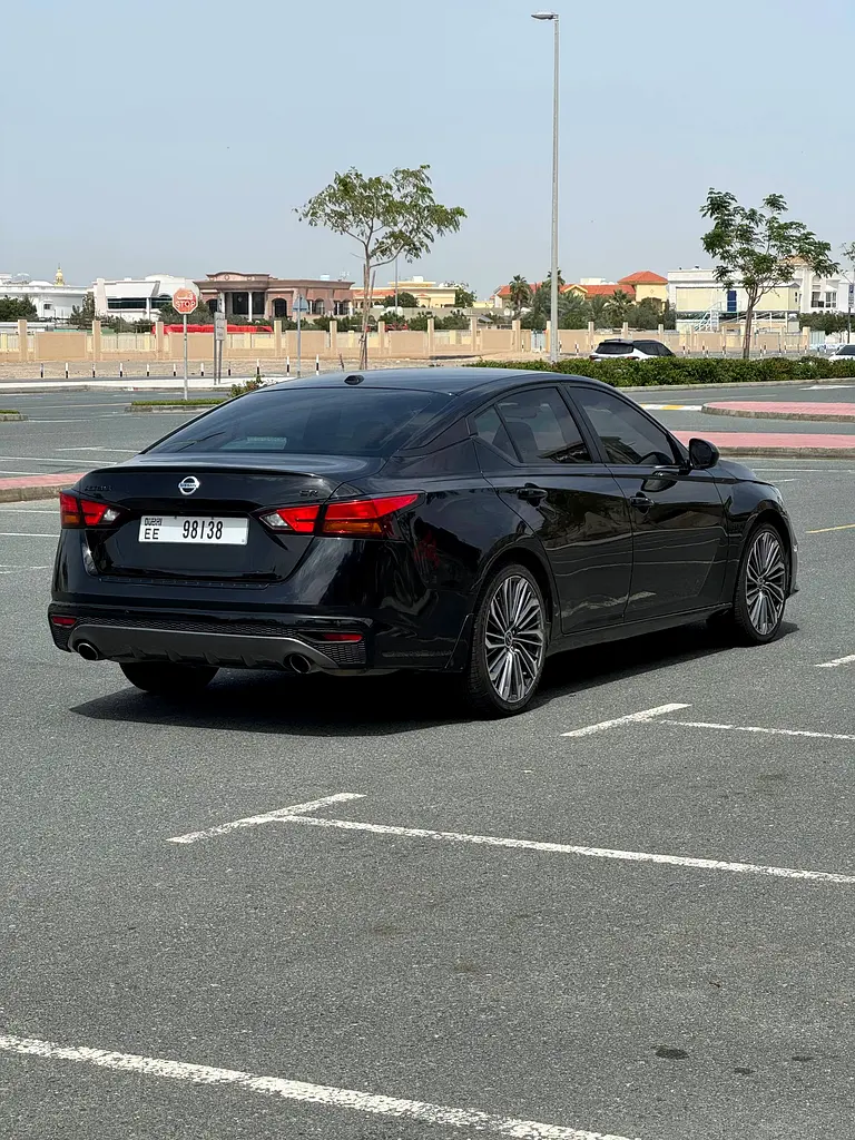 2020 Nissan Altima SR | Sport Edition | Fresh car - Image 5
