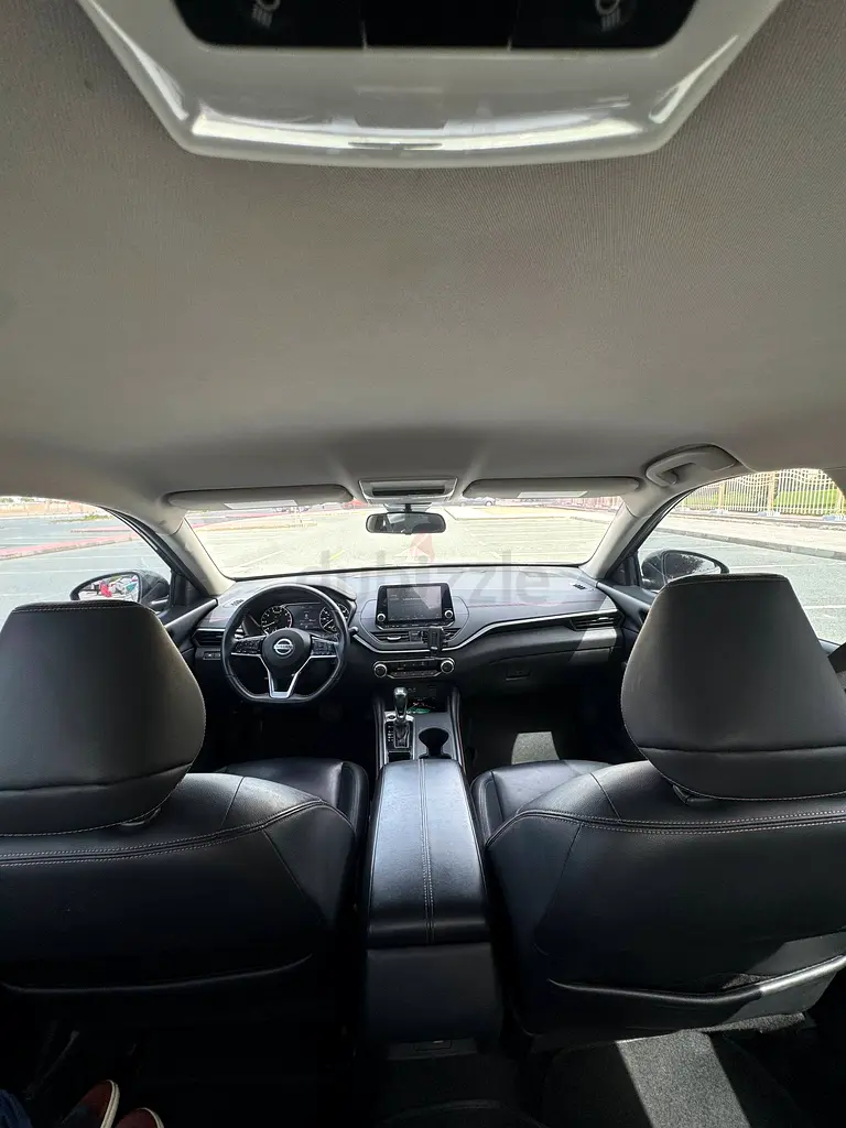 2020 Nissan Altima SR | Sport Edition | Fresh car - Image 6