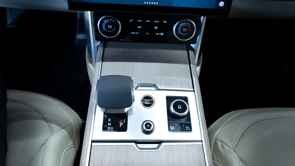 Land Rover Range Rover First Edition 2022 - GCC Specs - Pristine Condition - Image 16