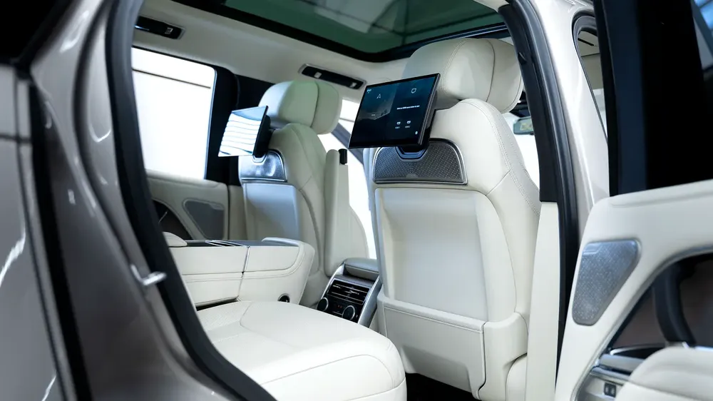 Land Rover Range Rover First Edition 2022 - GCC Specs - Pristine Condition - Image 17