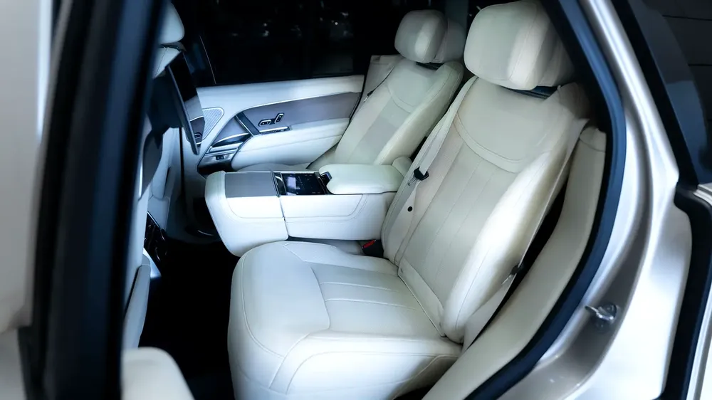 Land Rover Range Rover First Edition 2022 - GCC Specs - Pristine Condition - Image 19
