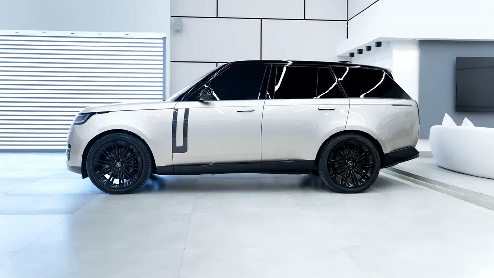 Land Rover Range Rover First Edition 2022 - GCC Specs - Pristine Condition - Image 4