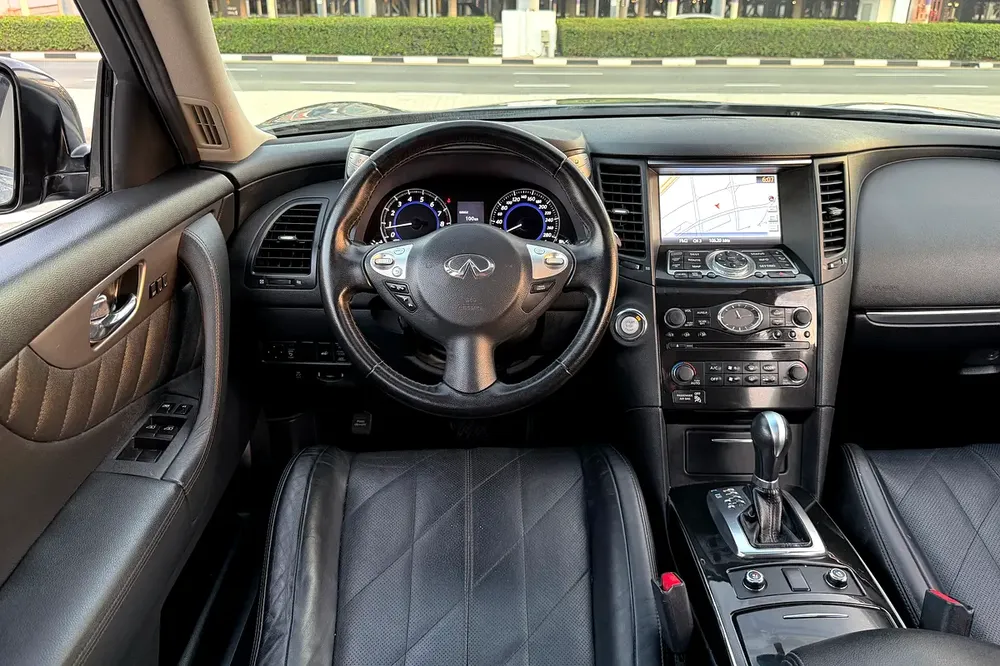 Under Warranty | Infiniti QX70 2018 GCC Specifications (Single Owner / 2 Keys / Accident Free) - Image 11