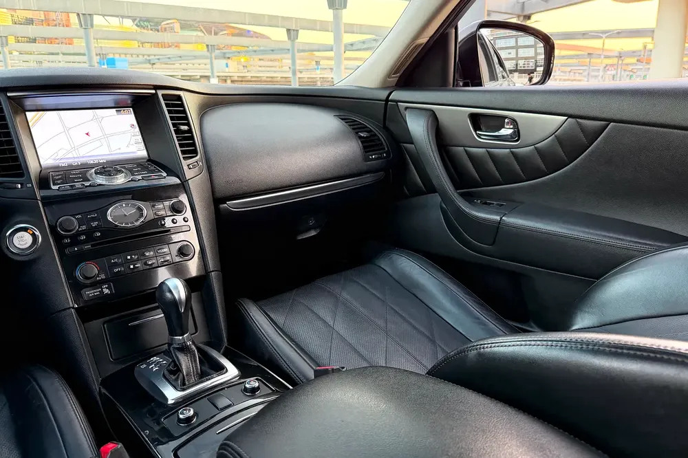 Under Warranty | Infiniti QX70 2018 GCC Specifications (Single Owner / 2 Keys / Accident Free) - Image 12