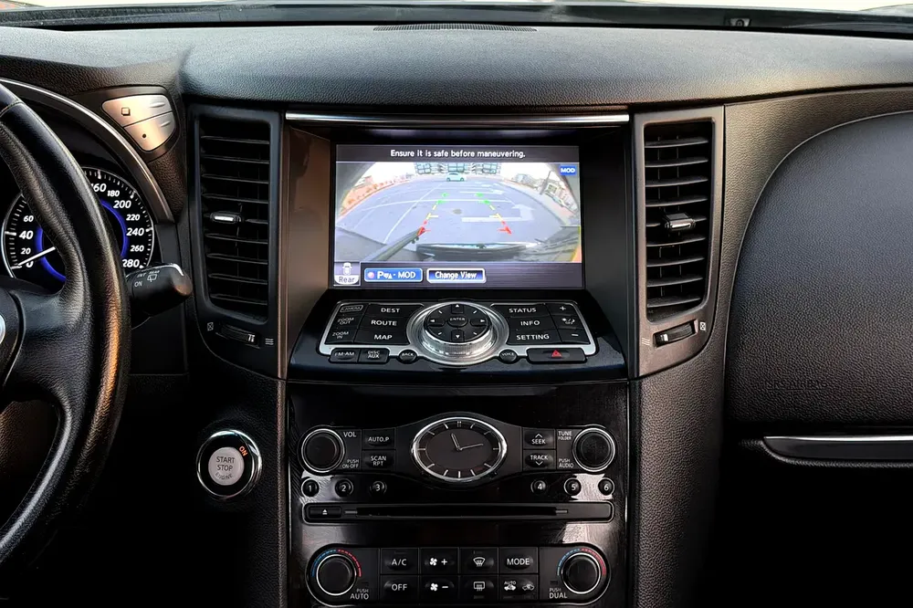 Under Warranty | Infiniti QX70 2018 GCC Specifications (Single Owner / 2 Keys / Accident Free) - Image 15
