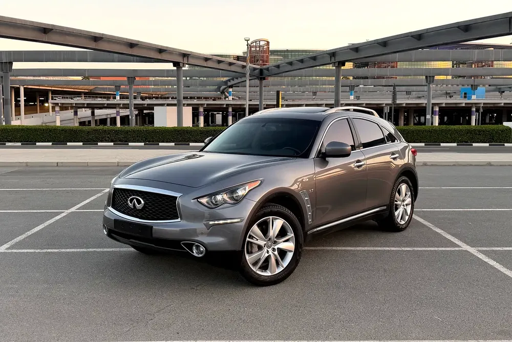 Under Warranty | Infiniti QX70 2018 GCC Specifications (Single Owner / 2 Keys / Accident Free) - Image 4