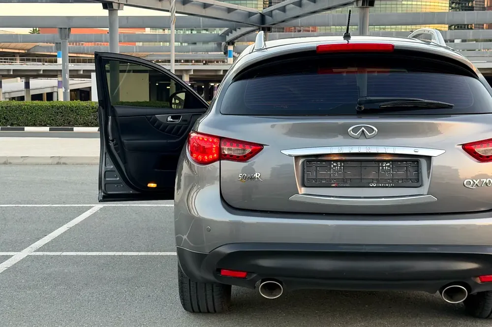 Under Warranty | Infiniti QX70 2018 GCC Specifications (Single Owner / 2 Keys / Accident Free) - Image 6