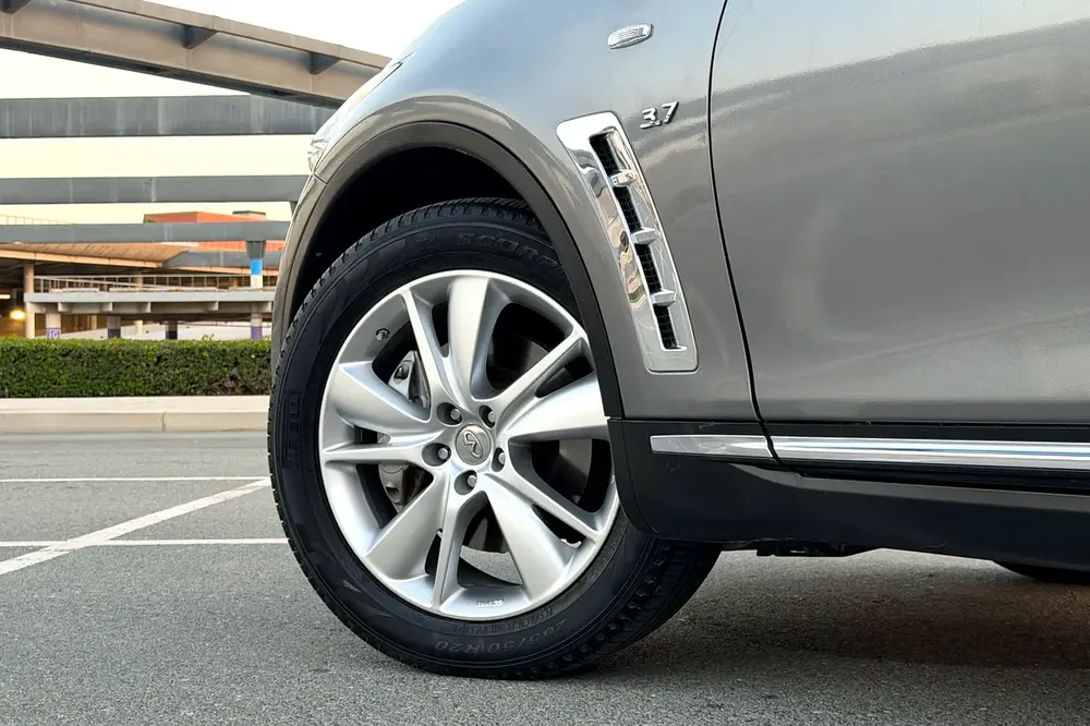 Under Warranty | Infiniti QX70 2018 GCC Specifications (Single Owner / 2 Keys / Accident Free) - Image 7