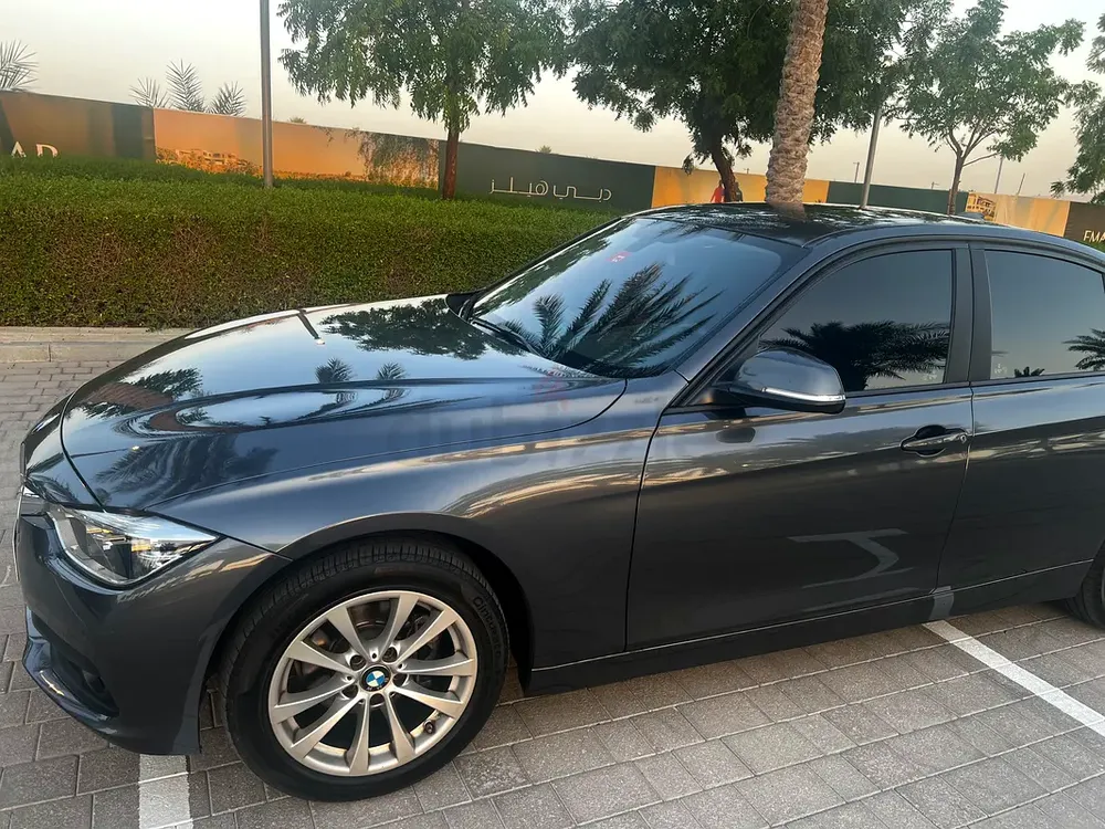 BMW 318i 2018 GCC | Full Agency Service History | First Owner | Excellent Condition - Image 11