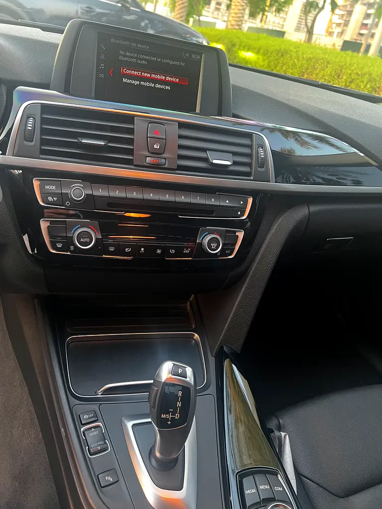 BMW 318i 2018 GCC | Full Agency Service History | First Owner | Excellent Condition - Image 13