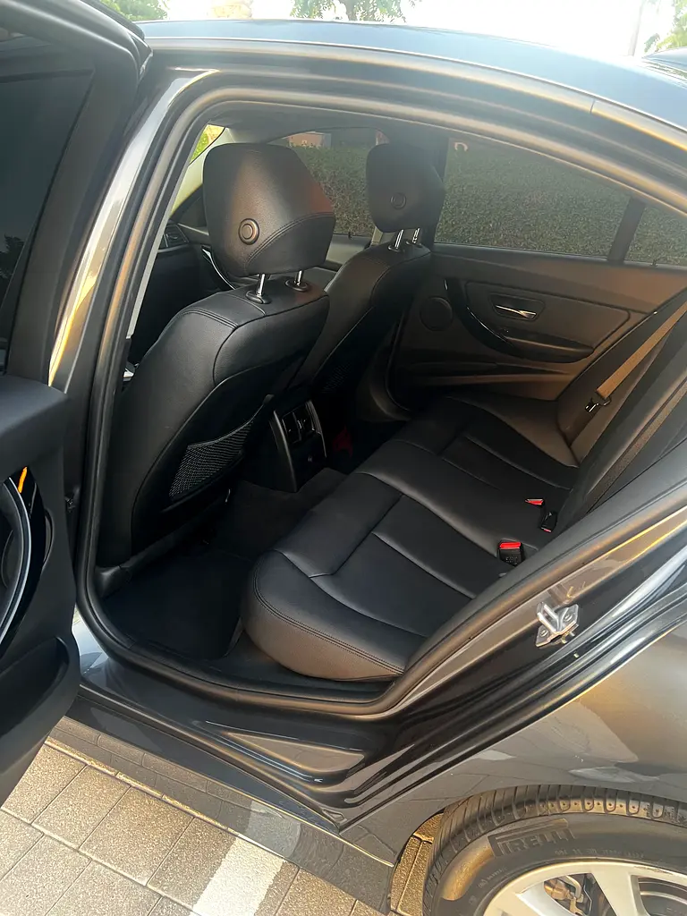 BMW 318i 2018 GCC | Full Agency Service History | First Owner | Excellent Condition - Image 14