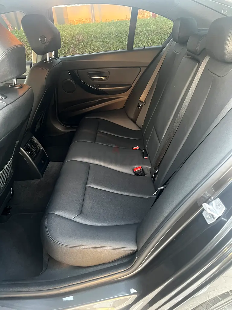 BMW 318i 2018 GCC | Full Agency Service History | First Owner | Excellent Condition - Image 15