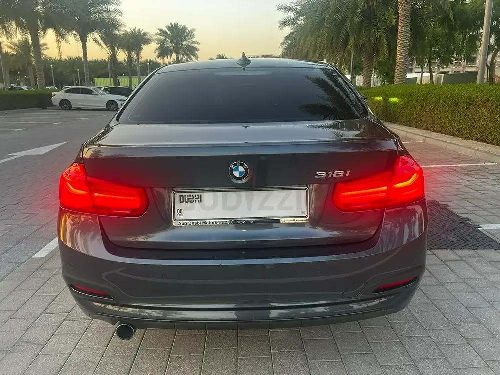 BMW 318i 2018 GCC | Full Agency Service History | First Owner | Excellent Condition - Image 4