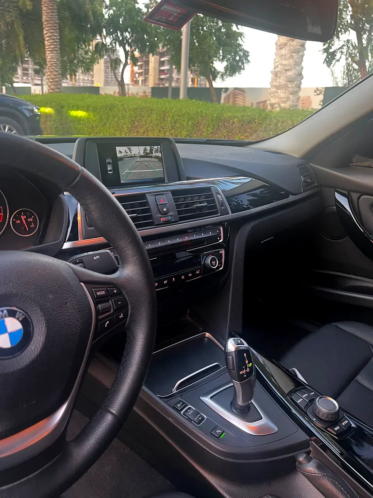 BMW 318i 2018 GCC | Full Agency Service History | First Owner | Excellent Condition - Image 8