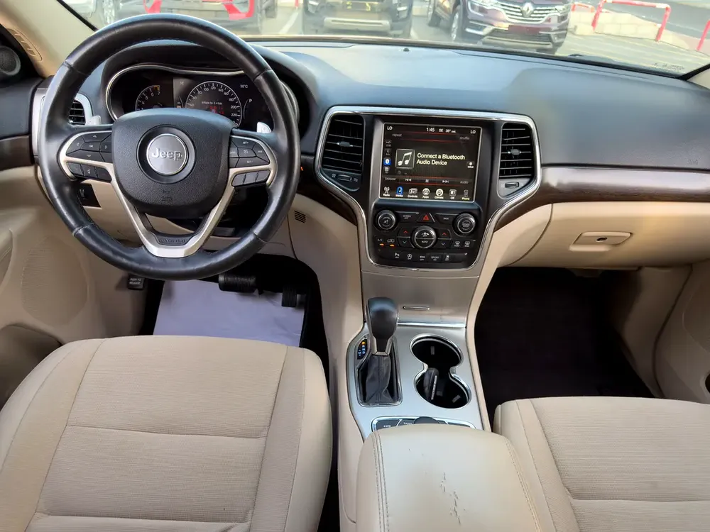 Jeep Grand Cherokee Laredo 2017 gcc spec, single owner accident free fully automatic 100% bank loan - Image 10