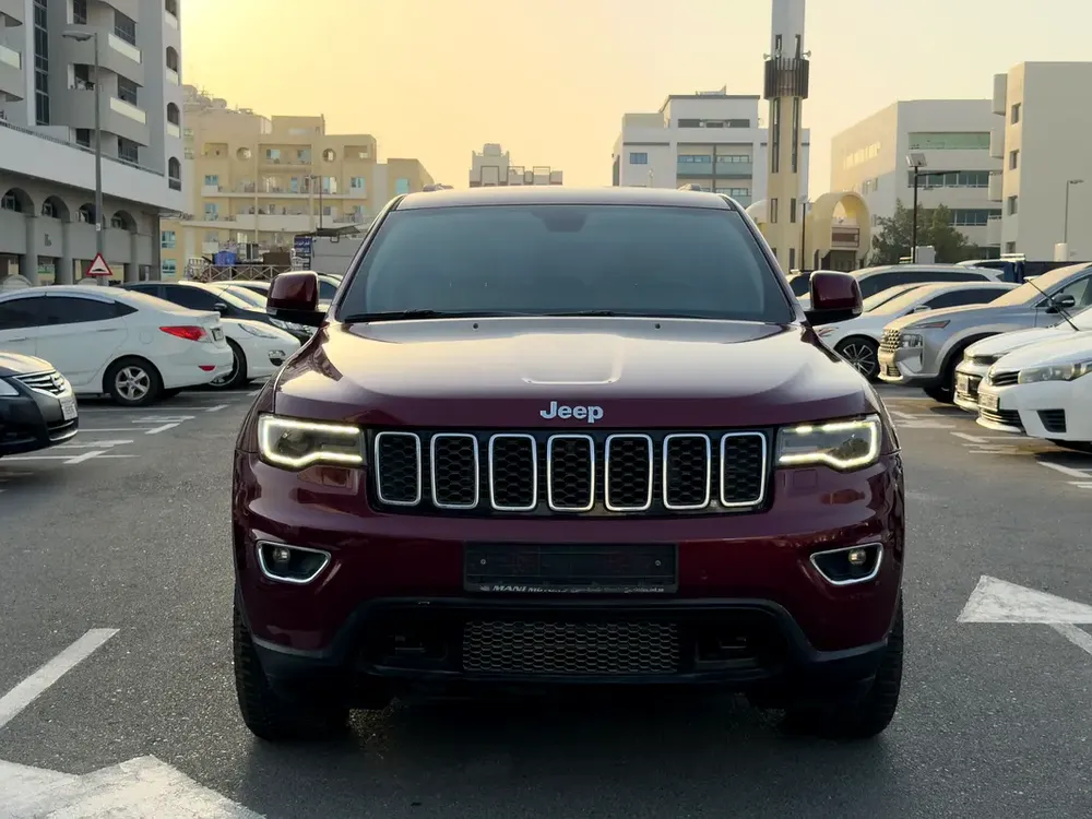 Jeep Grand Cherokee Laredo 2017 gcc spec, single owner accident free fully automatic 100% bank loan - Image 4