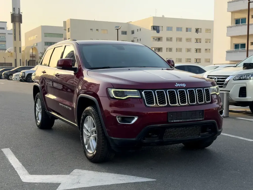 Jeep Grand Cherokee Laredo 2017 gcc spec, single owner accident free fully automatic 100% bank loan - Image 5