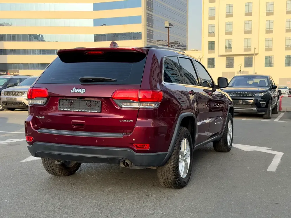 Jeep Grand Cherokee Laredo 2017 gcc spec, single owner accident free fully automatic 100% bank loan - Image 7