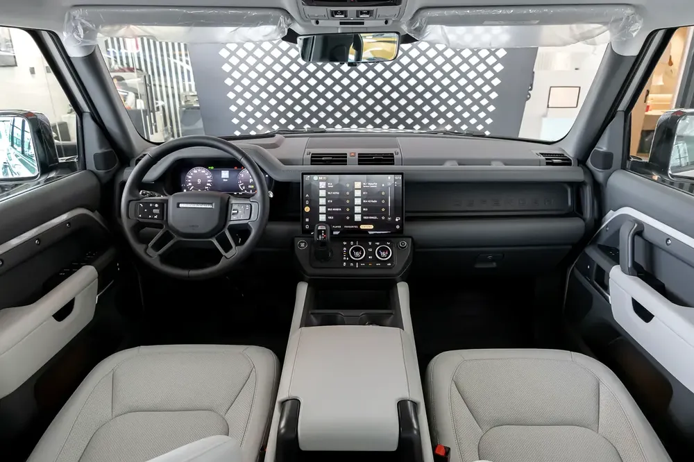 Land Rover Defender | 110 X-Dynamic SE (P400) | GCC Specs | 2026 - Image 10