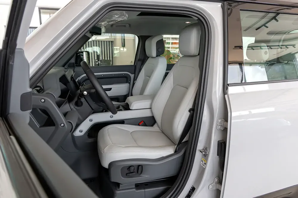 Land Rover Defender | 110 X-Dynamic SE (P400) | GCC Specs | 2026 - Image 11