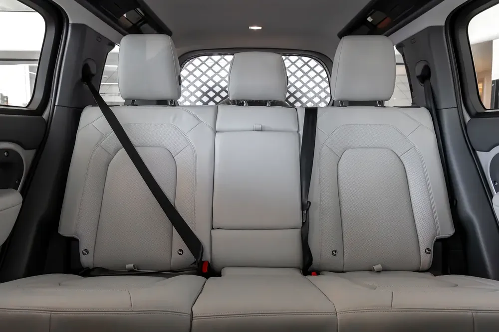 Land Rover Defender | 110 X-Dynamic SE (P400) | GCC Specs | 2026 - Image 13