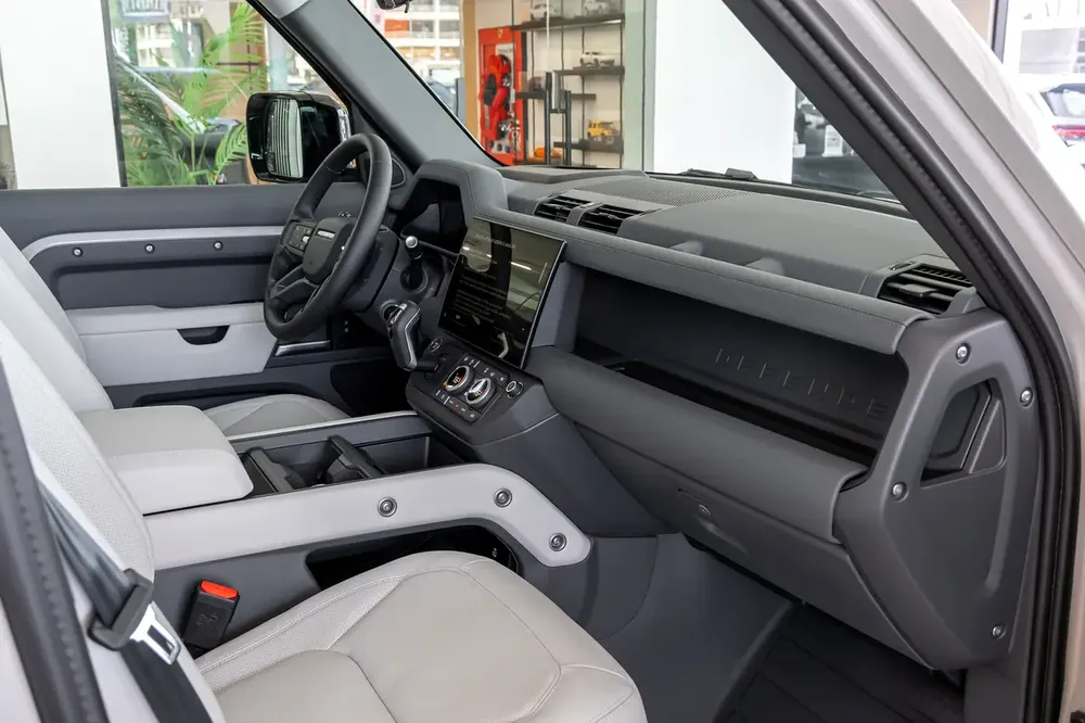 Land Rover Defender | 110 X-Dynamic SE (P400) | GCC Specs | 2026 - Image 17