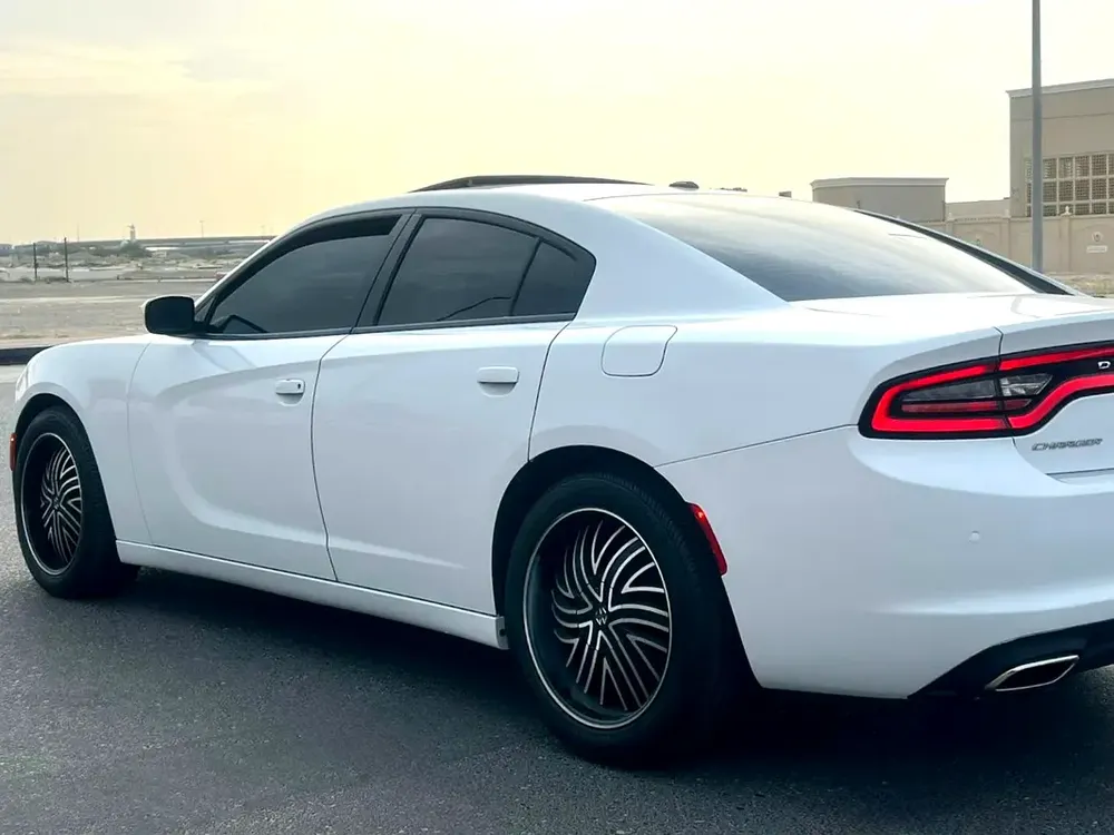 2020 DODGE CHARGER SXT | FULL OPTION WITH SUNROOF | PERFECT CONDITION - Image 4