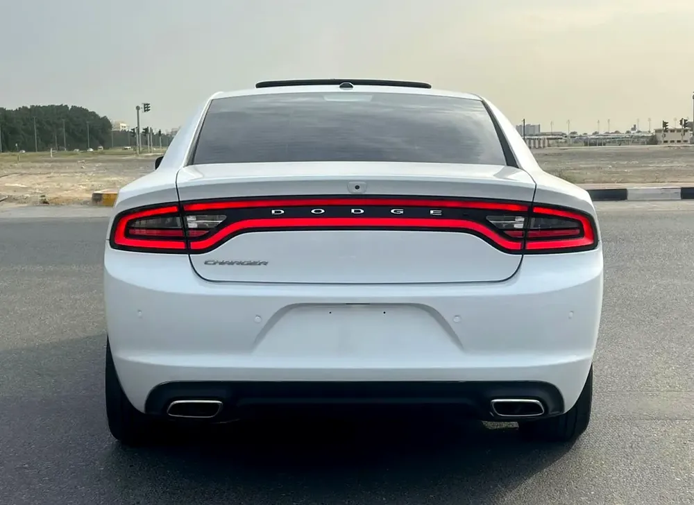 2020 DODGE CHARGER SXT | FULL OPTION WITH SUNROOF | PERFECT CONDITION - Image 5