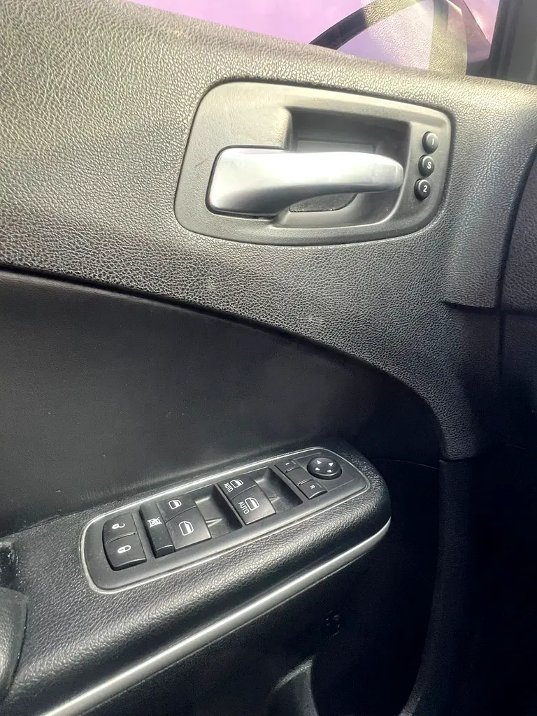2020 DODGE CHARGER SXT | FULL OPTION WITH SUNROOF | PERFECT CONDITION - Image 9