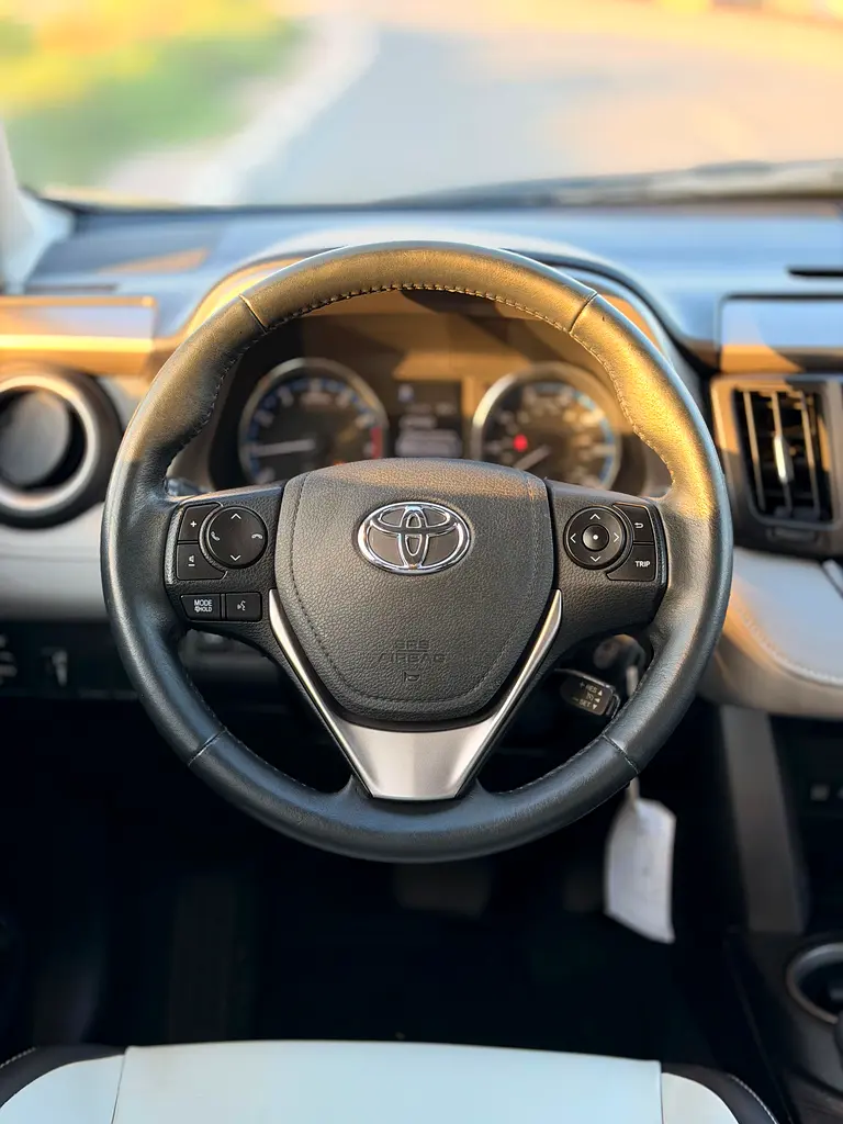 2016 Toyota RAV4 XLE Premium - Excellent Condition Well Maintained - Image 4