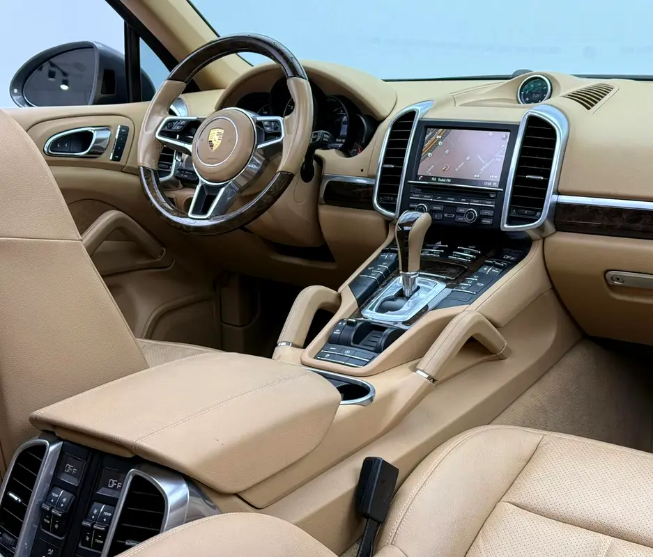 2016 Porsche Cayenne ,Full Naboodah Warranty+Full Service History ,GCC - Image 12