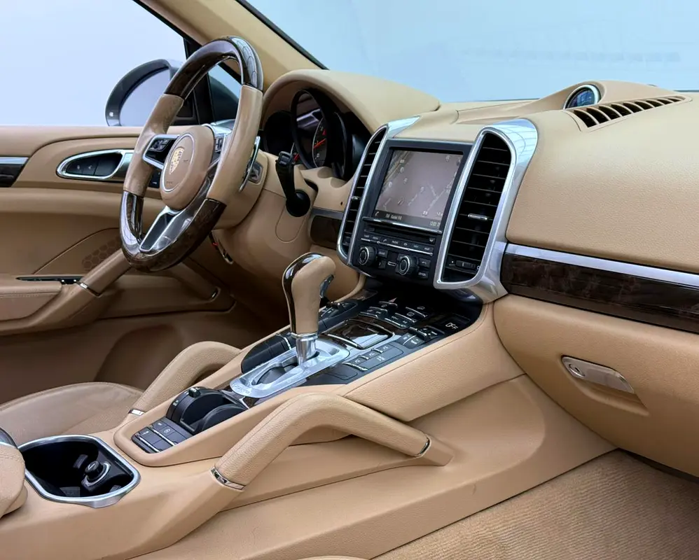 2016 Porsche Cayenne ,Full Naboodah Warranty+Full Service History ,GCC - Image 13