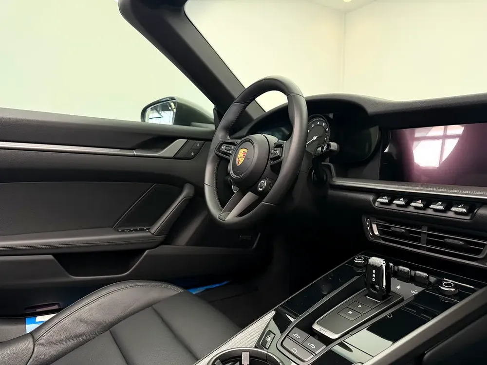 2024 Porsche 911 Carrera 4 convertible | 5,361km | - Image 10
