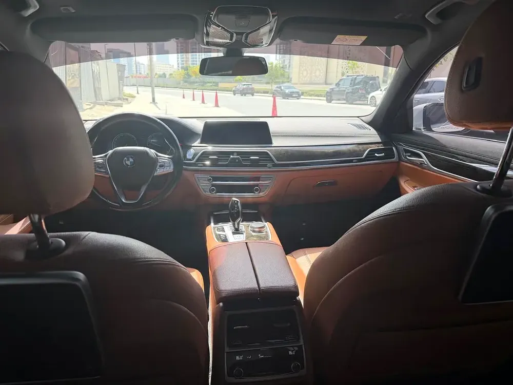 BMW 7-Series 2018 730Li GCC Specs - Immaculate Condition - Image 6