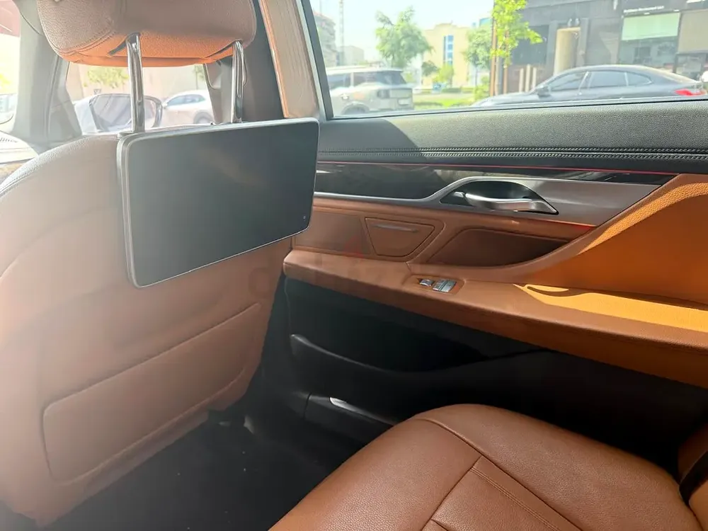 BMW 7-Series 2018 730Li GCC Specs - Immaculate Condition - Image 7