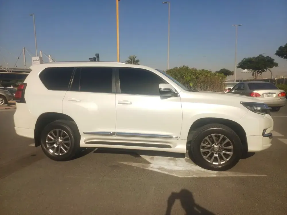 PRADO 2020 VXR V6 4.0L GCC FULL SERVICE+ WARRANTY AL FUTTAIM -NO ACCIDENT 100% NOREPAINT -TOP OPTION - Image 10