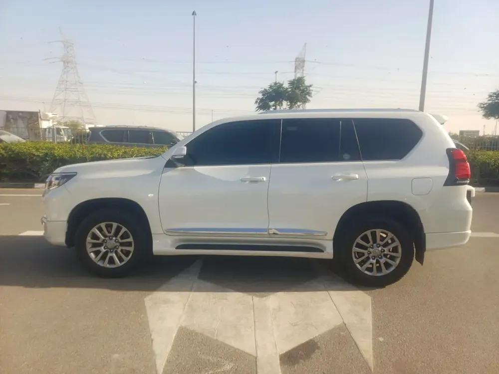 PRADO 2020 VXR V6 4.0L GCC FULL SERVICE+ WARRANTY AL FUTTAIM -NO ACCIDENT 100% NOREPAINT -TOP OPTION - Image 11