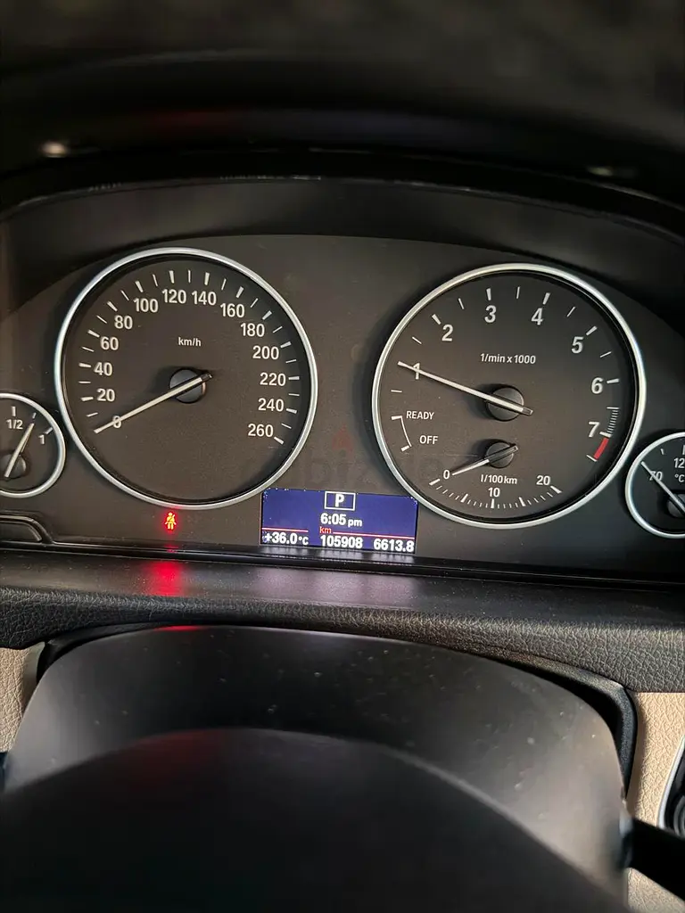 BMW 318i 2017 GCC Specs - Excellent - One Owner - Image 8