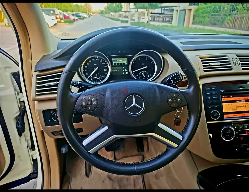 7 Seater Gulf Spec Gargash Mercedes-Benz R350 in Excellent condition - Image 6