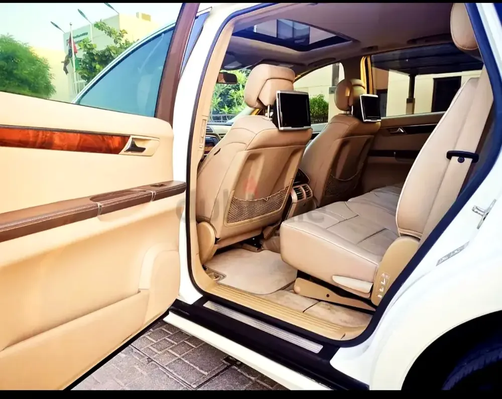 7 Seater Gulf Spec Gargash Mercedes-Benz R350 in Excellent condition - Image 7