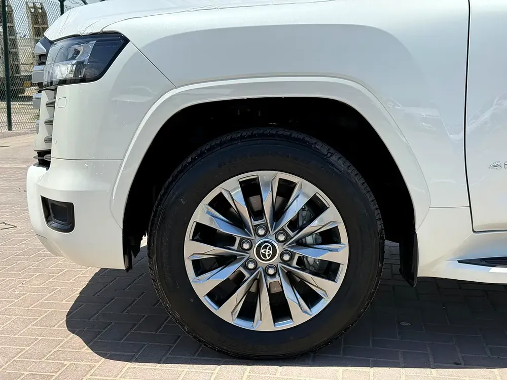 Toyota Land Cruiser GXR 2026  3.5L TT - GCC Specs - Brand New! - Image 6